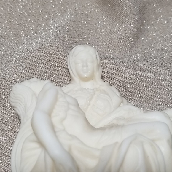 Vintage Made In Italy La Pieta Figurine - Picture 2 of 4